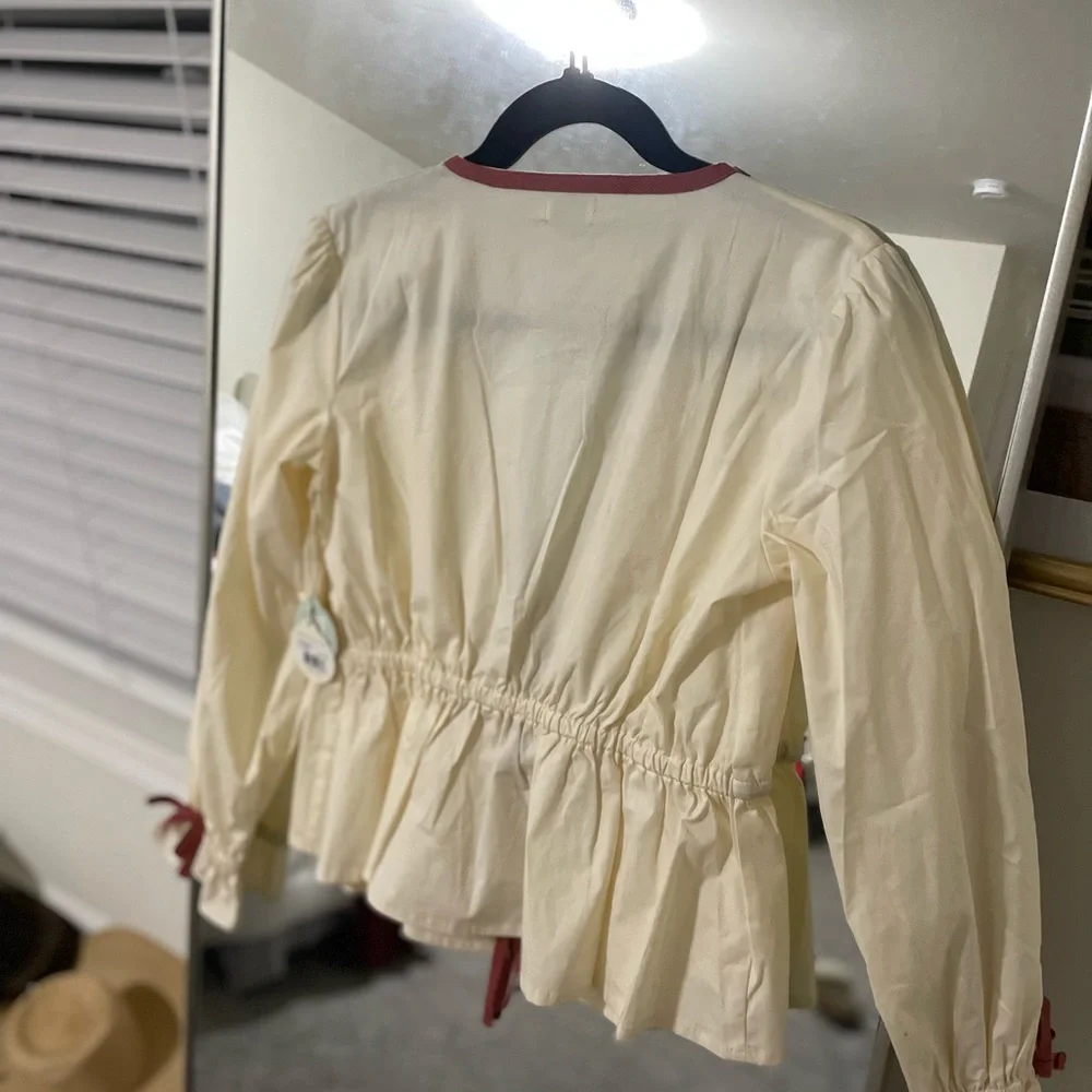 NWT Bow Front Tie Top - Picture 2 of 3